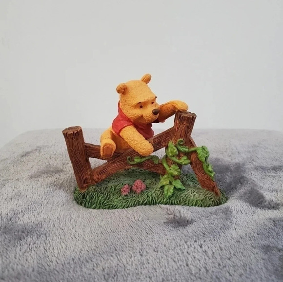 Disney Store Simply Pooh Winnie The Pooh Figurine - Picture 1 of 5